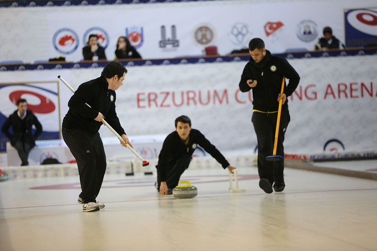 erzurumda-curling-heyecani-IHA-20141206AW263763-3-t